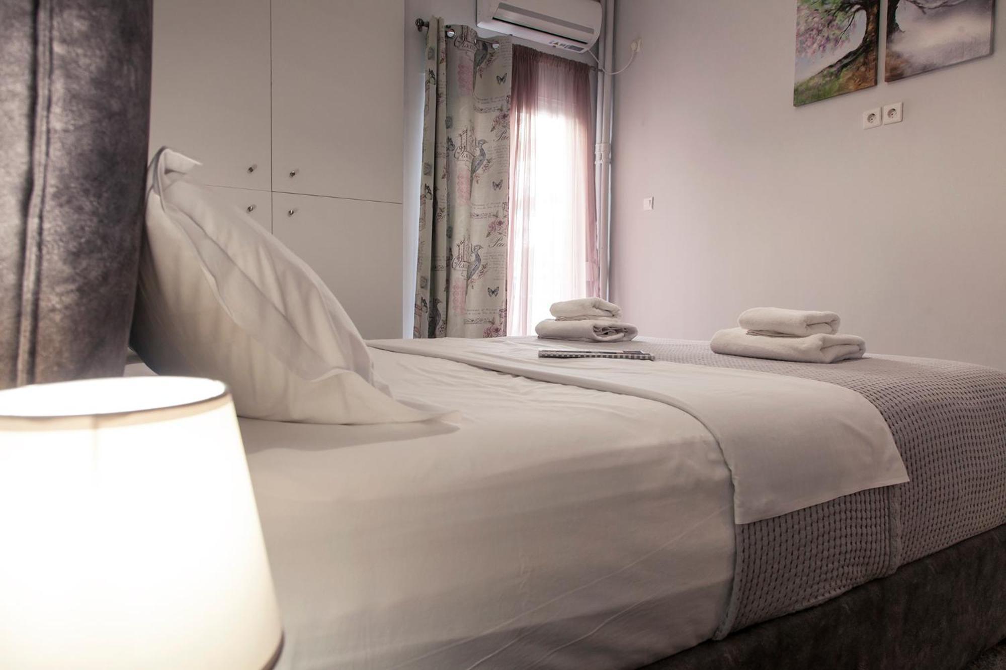 Suite 04 - Smart Cozy Suites - In The Heart Of Athens - 5 Minutes From Metro Buitenkant foto